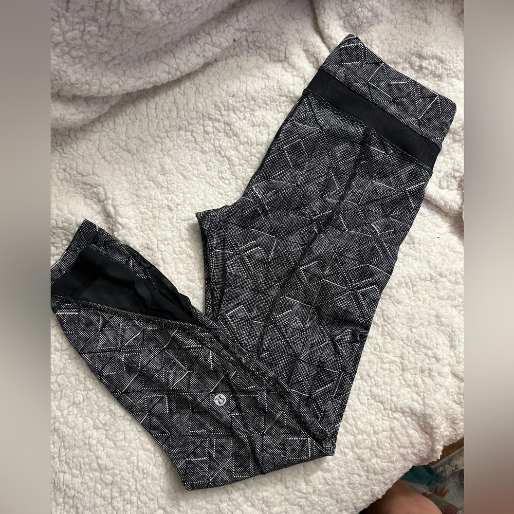 Lululemon black and white running leggings size 6